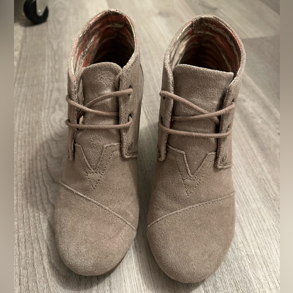 TOMs lace-up wedges, size 6